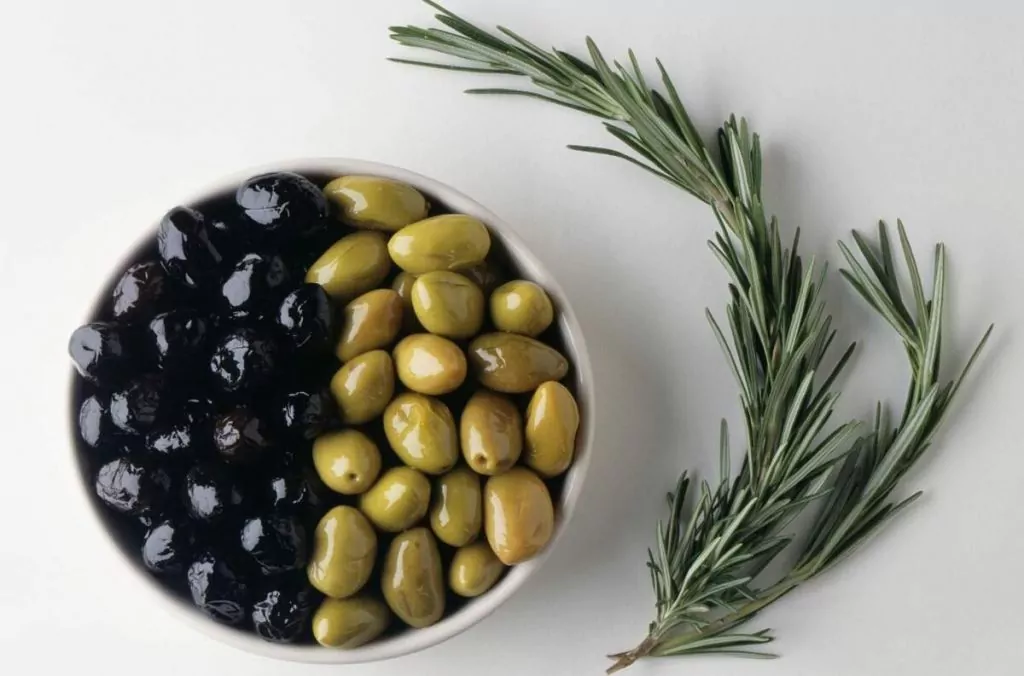 Оливки и маслины на кето-диете. Все за и против